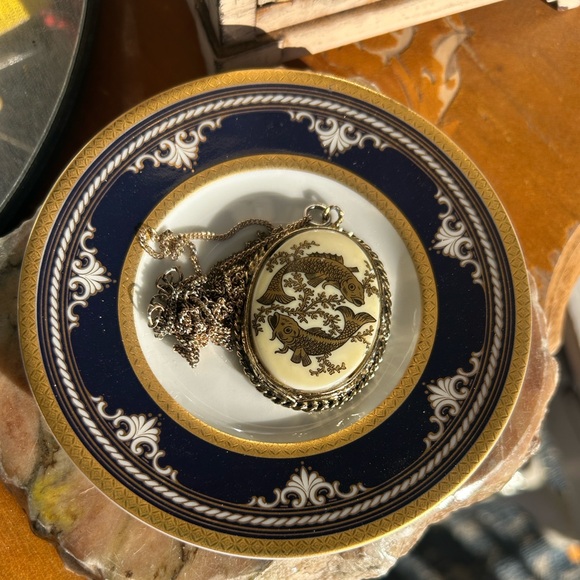 Vintage Jewelry - Vintage Pieces Zodiac Pendant Necklace